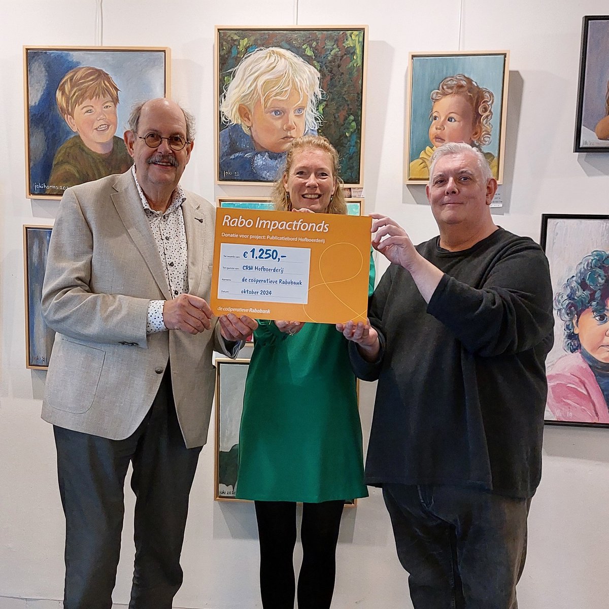 Bij de Hofboerderij is een bord onthuld waarop activiteiten in en rond het pand van Culturele Raad, <a href="/TGWateringen/">TGW</a>, Hofdames, <a href="/HVWateringen/">HV Wateringen-Kwintsheul</a>, <a href="/kinderopvangzon/">Kinderopvang ZON!</a> en Pieter van der Plasschool worden aangekondigd, mogelijk gemaakt door Rabo Impactfonds.
#Wateringen #Kwintsheul #cultuur