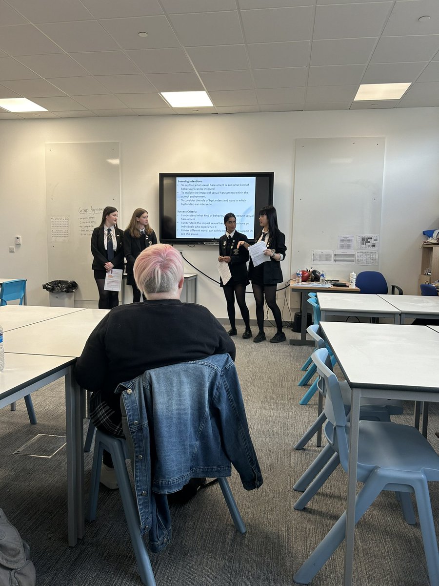 M_JHealy's tweet image. Brilliant to see #FamiliarFaces at #EDC #LearningFestival #MVP Brilliant session #Confidence #Communication Well done to the 4 #YoungLeaders @BearsdenAcademy @1MaryKerr @EDCouncil @BoclairAcademy @KirkintillochHS