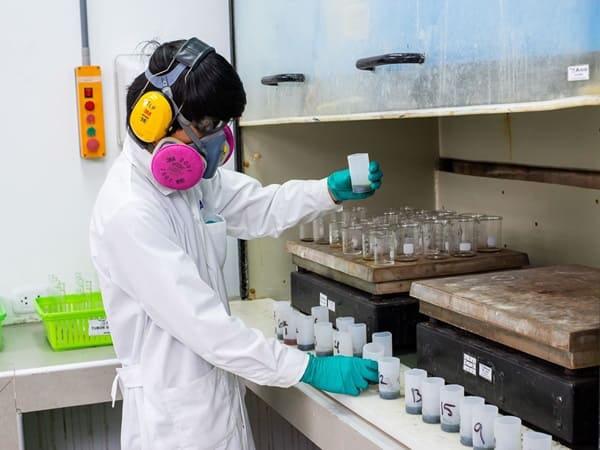 AGQLabs's tweet photo. 🔬🌍 En AGQ Labs Perú, brindamos soluciones de muestreo y análisis químico para la industria minera, garantizando calidad y reduciendo riesgos. ¡Confíe en nuestros expertos! 📊💎
Más info 👉 https://t.co/2ngbCoW2Zx
#mineria #quimica #analisisquimico #controlcalidad #minerales https://t.co/qHHUF0lvn9