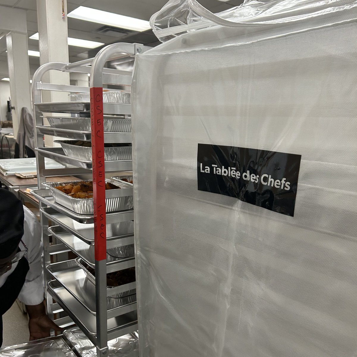 Ottawa Tourism (@ottawa_tourism) on Twitter photo As families gather for Thanksgiving, Ottawa's tourism industry is giving back! Proud to partner with @TableeDesChefs as we’ve helped recover 50K meals since May 31! Excited to team up with <a href="/HockeyCanada/">Hockey Canada</a> to recover food from the World Juniors this holiday season. As families gather for Thanksgiving, Ottawa's tourism industry is giving back! Proud to partner with @TableeDesChefs as we’ve helped recover 50K meals since May 31! Excited to team up with <a href="/HockeyCanada/">Hockey Canada</a> to recover food from the World Juniors this holiday season.
