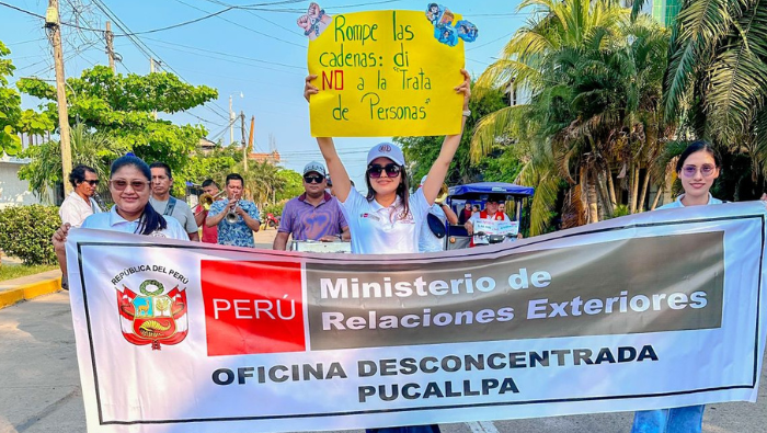 Como parte de su compromiso contra la trata de personas, #CancilleríaPucallpa participó el pasado 25 de setiembre en la caminata denominada “No dejar a ningún niño o niña de Ucayali atrás en la lucha contra la trata de personas”.
🔔Leer nota: gob.pe/es/n/1037323