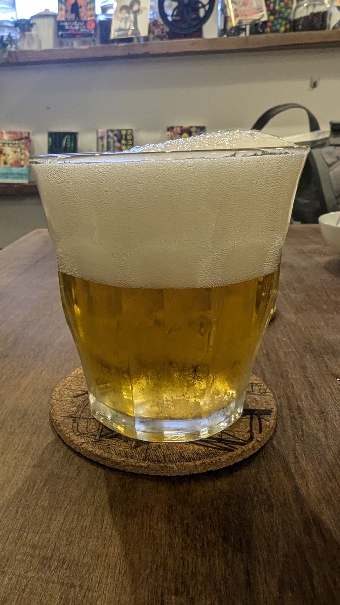 tunao011's tweet image. 中野ブロードウェイ4階にある小説家渡辺浩弐先生がやっているKCAFEでビールにウイスキー(写真なし)と梅酒ソーダ割りを呑んだよ
中野ブロードウェイや時かけトークも楽しかったにゃあ
「中野を歩く。」も話題に出たよー(・ω・)
#中野ブロードウェイ
#KCAFE
#渡辺浩弐