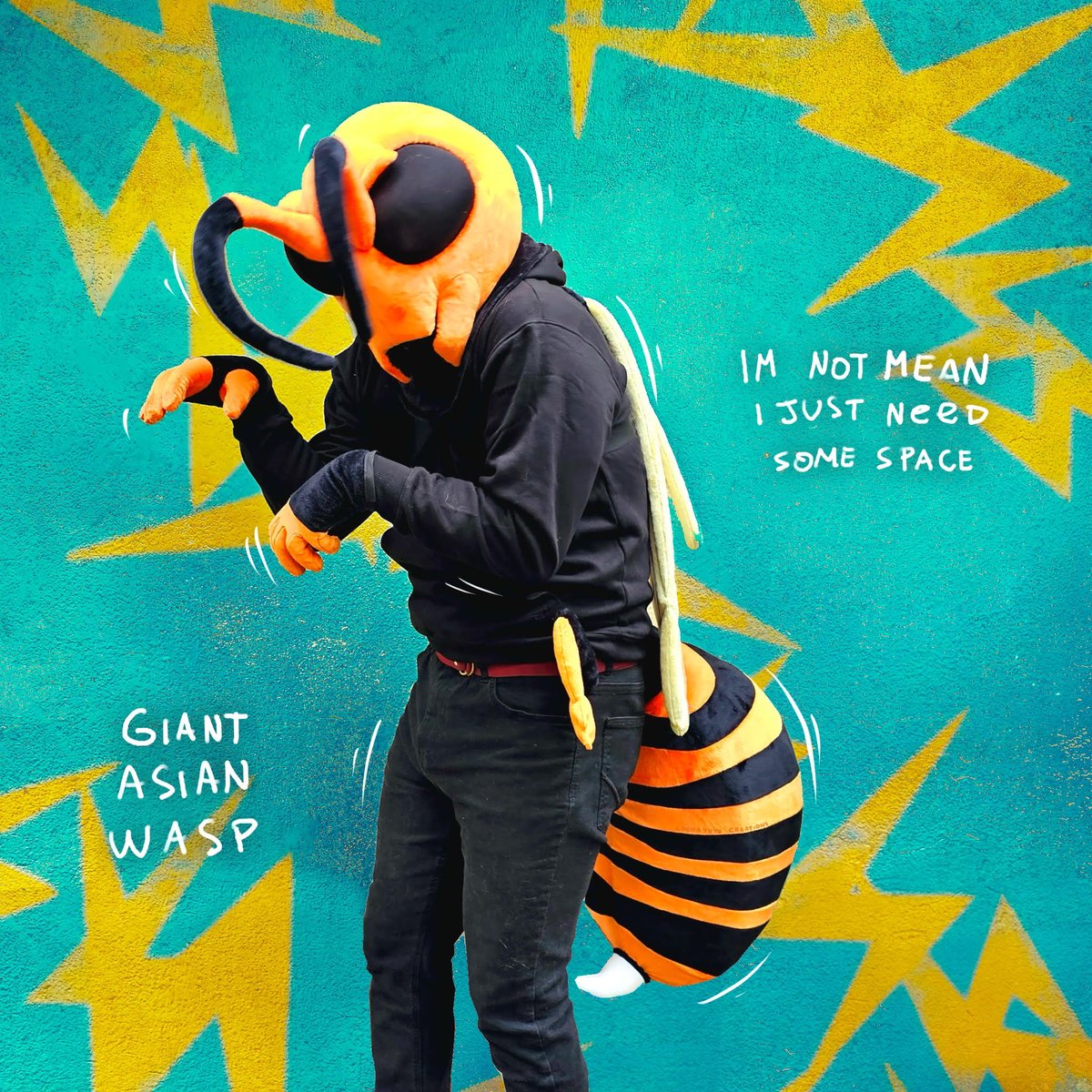 YuyoCreations's tweet image. HUGE BUG ALERT🚨!

Its all buzz so give it a chance and you might find a friend in those big &amp;amp; round buggy eyes 🥰

#fursuitfriday #wasp #bugsona #furry