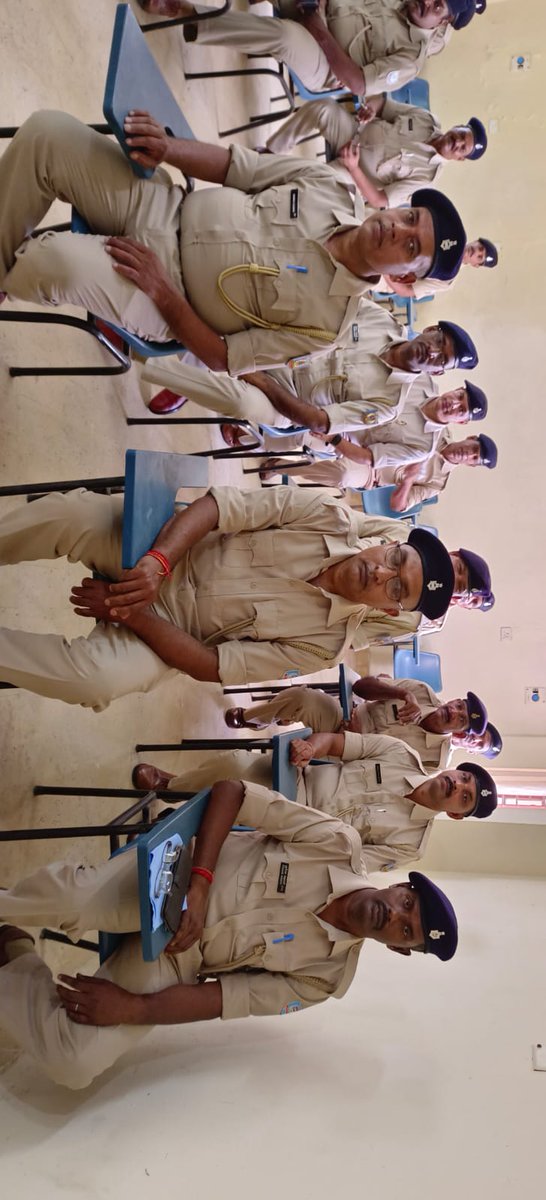 लातेहार- पुलिस के 36 जवान बने पदाधिकारी l समारोह में सभी नव प्रोन्नत ASI पदाधिकारीयों को लातेहार एसपी कुमार गौरव (भा0पु0से0), पुलिस उपाधीक्षक मुख्यालय संजीव कुमार मिश्रा ने बैच लगाकर किया समानित। <a href="/JharkhandCMO/">Office of Chief Minister, Jharkhand</a> <a href="/JharkhandPolice/">Jharkhand Police</a> <a href="/Lathkar_IPS/">Sanjay A. Lathkar</a> <a href="/amolhomkar_IPS/">Amol V Homkar</a> <a href="/DIGPalamau/">DIG Palamau</a>