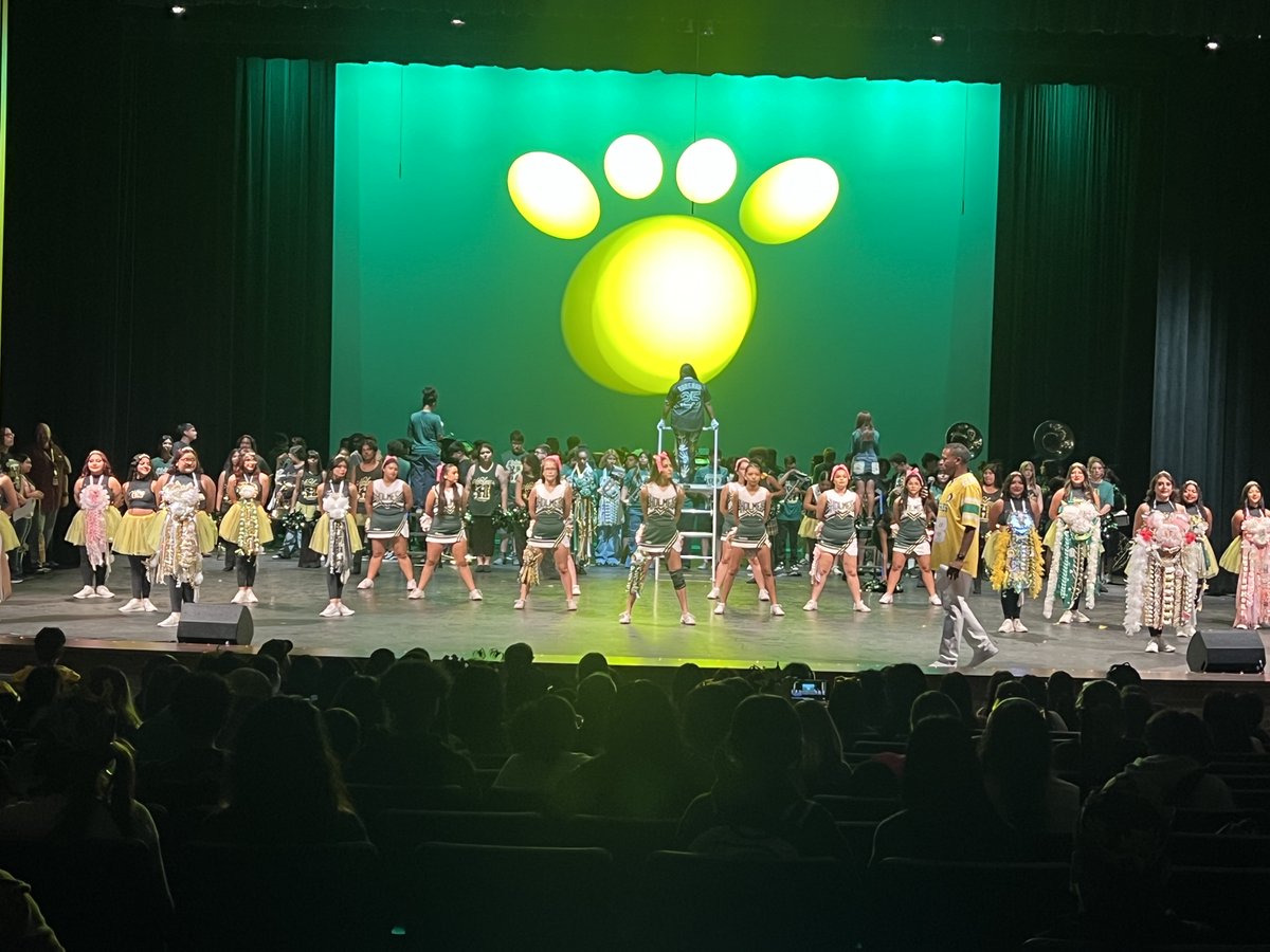 Happy Homecoming, Huskies!!!! We have 31 Alumni working with our students and keeping the Husky Spirit alive. You will find them working as Teachers, counselors, custodians, cafeteria, admin, office staff, and IA's.  Our Huskies are well taken care of.  
💚💛🐾