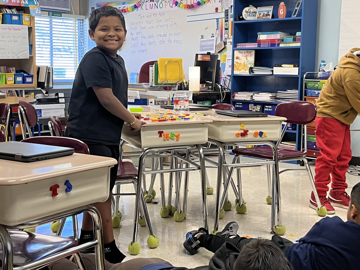 gcsd_wlenl's tweet image. Today, Ms. Steiger’s students are practicing their snap words in a friendly competition. 📚 #glencovepride #sparkingcuriosity