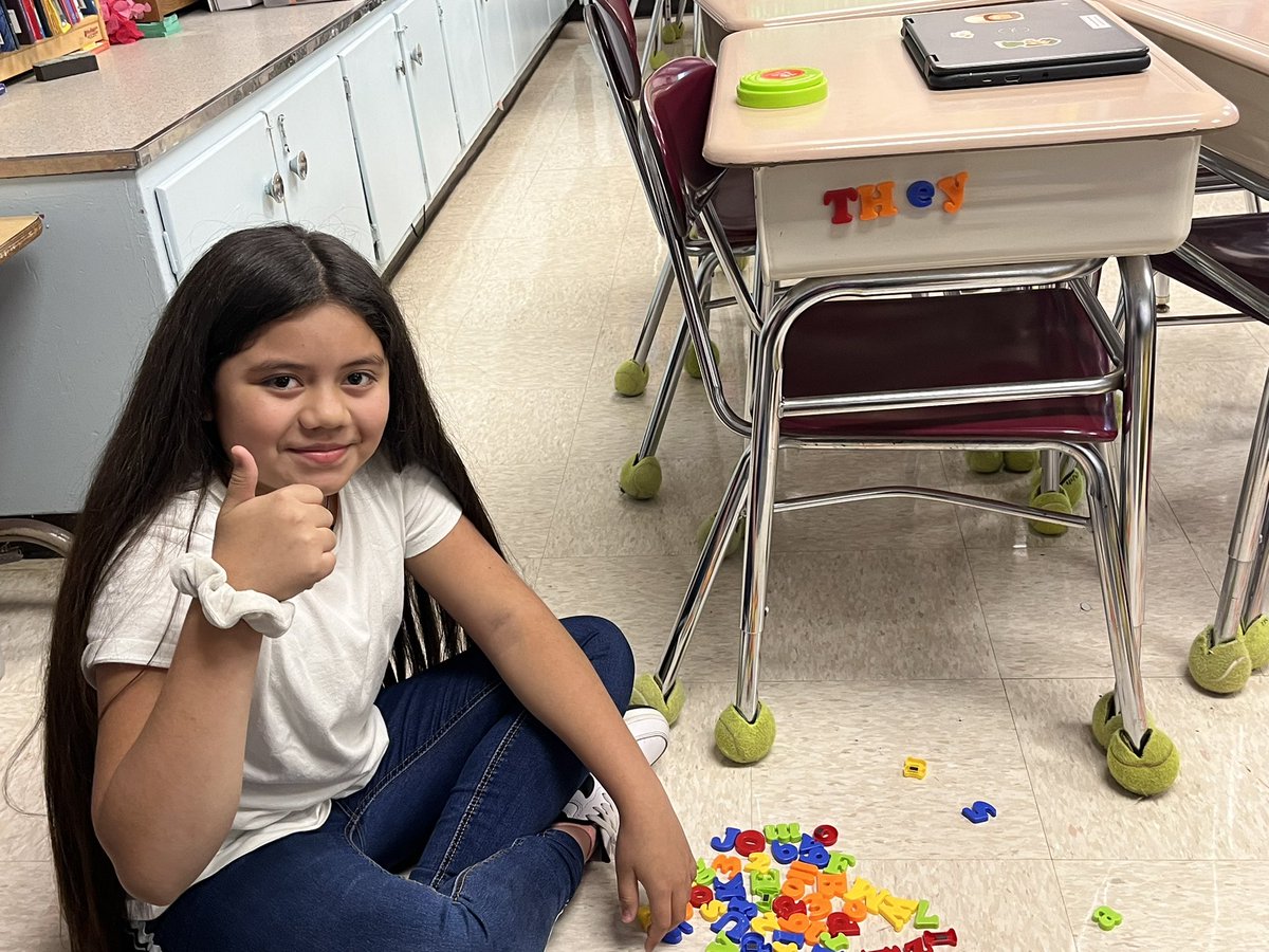 gcsd_wlenl's tweet image. Today, Ms. Steiger’s students are practicing their snap words in a friendly competition. 📚 #glencovepride #sparkingcuriosity