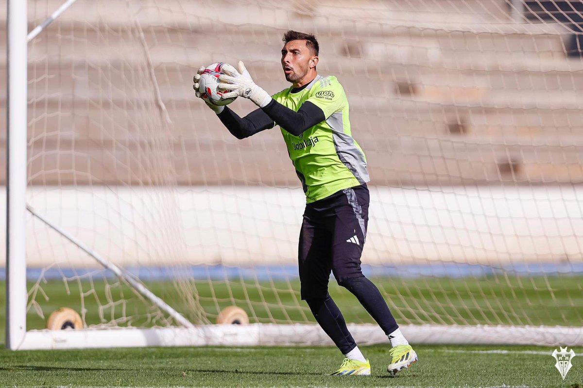 CRiveroOficial's tweet photo. Semana de trabajo completada ☑️ 💪🏼

¡¡A por todas!! @AlbaceteBPSAD #AúpaAlba https://t.co/6SOa5D0uBu