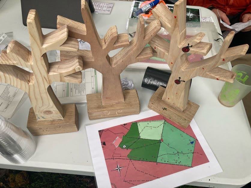 Après 2 journées passées en forêt, nos élèves de 3e ont tous pu s’initier à la course d’orientation !
Malgré des conditions météorologiques difficiles, tous ont joué le jeu.
Merci également à M. Marie et ses élèves de 4e et 3e SEGPA pour la confection des trophées!