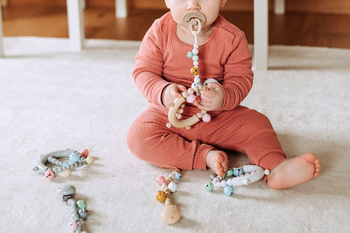 👶

🧵 Entdecke unsere Bastelanleitungen für #Baby-Accessoires:
schnullerkettenladen.de/bastelanleitun…

❌ Szene des Fotos nicht nachstellen ❌

🧵 Discover our craft instructions for making baby accessories:
schnullerkettenladen.de/en/handicraft-…

❌ Do not recreate the scene of the photo ❌

#schnullerkette