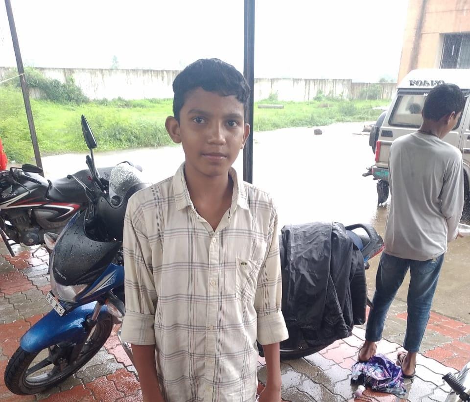 rohitkumarmali's tweet photo. એપલેસ્ટીક #એનીમીયા નામની બીમારી
બોનમેરો ટ્રાન્સપોર્ટ માટે દર્દીને લાઈવ ડોનર ની જરૂર હોવાથી સૌ સાથે અને જણાવવાનું કે આપણાથી જે પણ મિત્ર બ્લડ ડોનેટ કરી શકે એવા મિત્રને સહાયભૂત થવા માટે આગ્રહ.
બ્લડની તાત્કાલિક જરૂર છે.
તા.‌ ૧૧-૧૦-૨૪ ના રોજ 
પેશન્ટ નુ નામ. કૃપાલકુમાર મહેન્દ્રભાઈ વસાવા 
હોસ્પિટલ: સિવિલ હોસ્પિટલ અમદાવાદ 
Blood group. O  positive 
Unit.15
👉 ડોક્ટર ની સલાહ મુજબ દરરોજ  1 યુનિટ કાંતો ૨ યુનિટ ની જરૂર રહેશે તે મુજબ ડોનરની જરૂર રહેશે.

નોંધ:- જે દિવસે સેલ ચઢાવવામાં આવે તે દિવસથી જરૂર પડશે. જેથી દર્દીના સંપર્ક નંબર સંપર્કમાં રહેવું જેથી અગાઉથી જાણ કરી શકીએ.

સંપર્ક નંબર : 
મહેન્દ્ર ભાઈ
+916352747942
નિતેશ ભાઈ
+918780838735
+919586494417
#Ahmedabad #અમદાવાદ 
@devanshijoshi71 @hdraval93 @Janak_Sutariyaa @nidhirpatel6