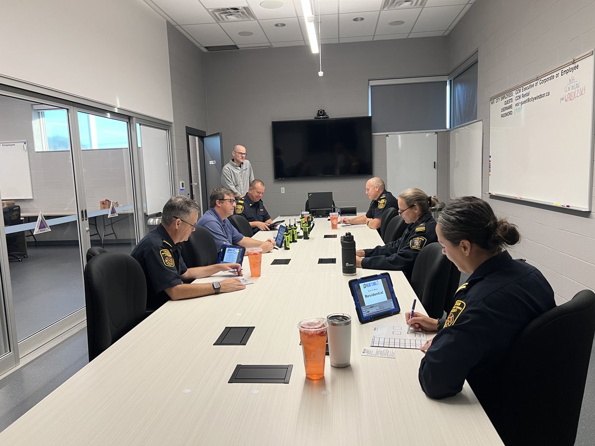 AOYSFireTrain's tweet image. Wrapping up another great week with a Blue Card Trainer-the-Trainer in Windsor, Ontario. 12 new licensed trainers representing 6 different departments in Ontario. #bluecard #bluecardcommand