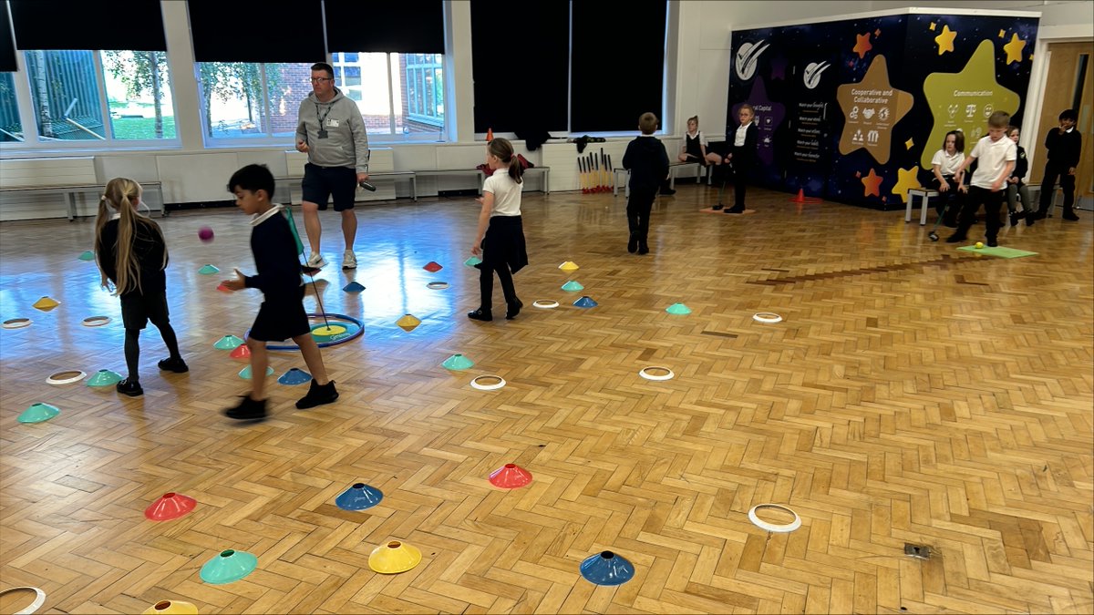 Bricknell Primary (@bpshull) on Twitter photo 3RY had a great time this morning with <a href="/stuwarrengolf/">Stu Warren Golf</a>
during their golf taster session. #BPSExtraCurricular #Golf #BPSPE #GetInTheHole 3RY had a great time this morning with <a href="/stuwarrengolf/">Stu Warren Golf</a>
during their golf taster session. #BPSExtraCurricular #Golf #BPSPE #GetInTheHole