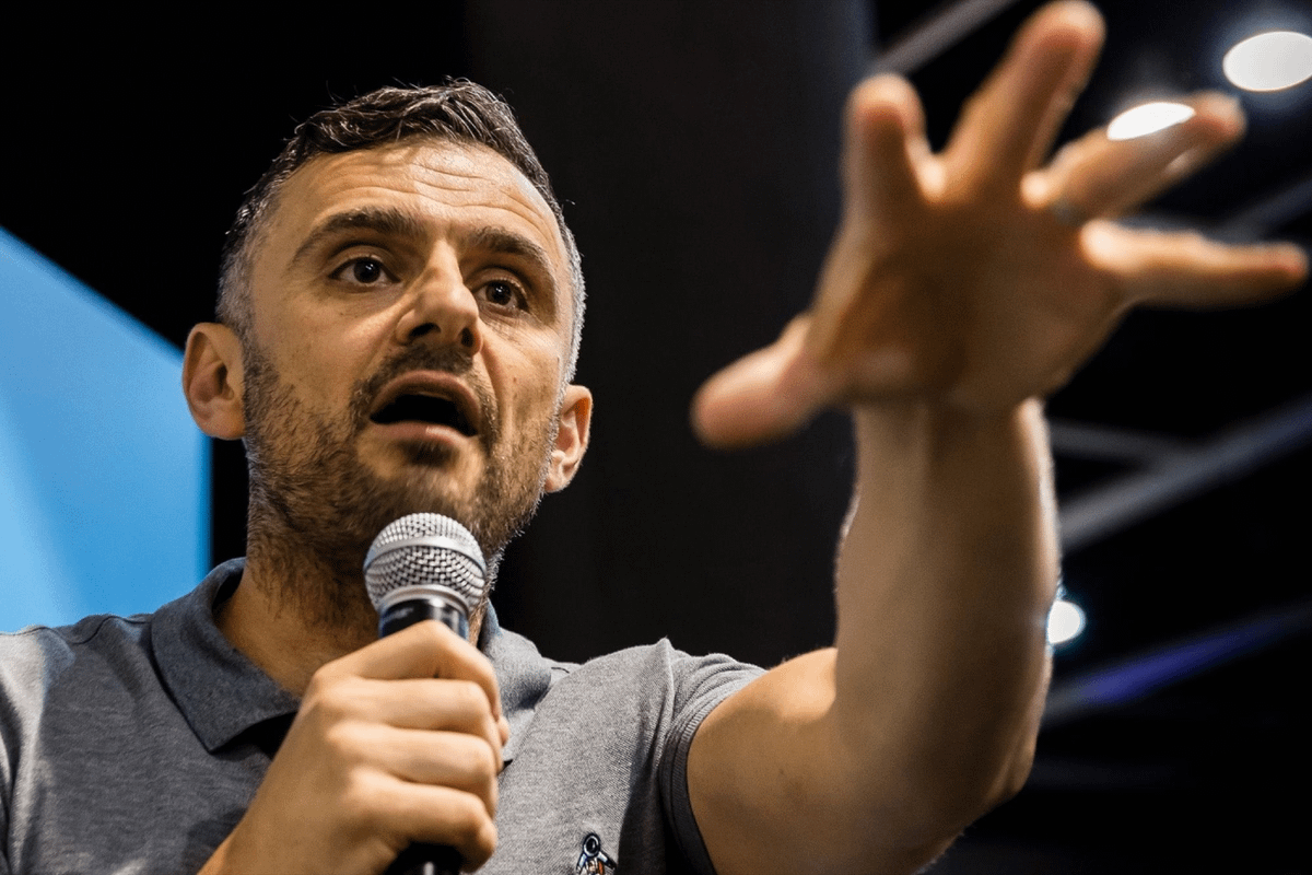 thefernandocz's tweet image. This man can see the future.

He predicted social media's rise and invested early in Facebook, Snapchat, Twitter &amp;amp; Slack.

And he just said, “If you're not posting content, you don't exist”.

Gary Vee’s 5 predictions on the future of wealth creation (&amp;amp; why you should care):