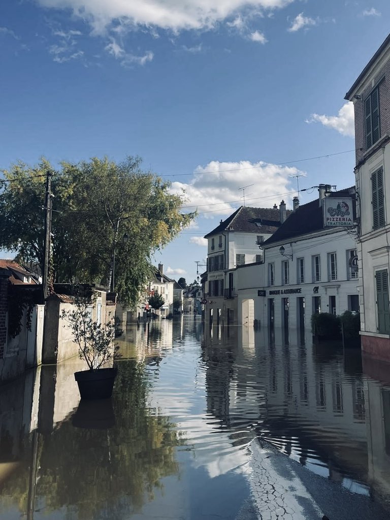 #inondations 

Au lendemain de la #tempetekirk, qui a touché 1️⃣4️⃣1️⃣ communes seine-et-marnaises, le Président du <a href="/Departement77/">Seine-et-Marne</a>, 
<a href="/Jf_Parigi/">Jean-François PARIGI</a>, et la Présidente de la région <a href="/iledefrance/">Région Île-de-France</a>, <a href="/vpecresse/">Valérie Pécresse</a>, étaient dans le nord de la #SeineEtMarne pour évaluer les dégâts et échanger avec