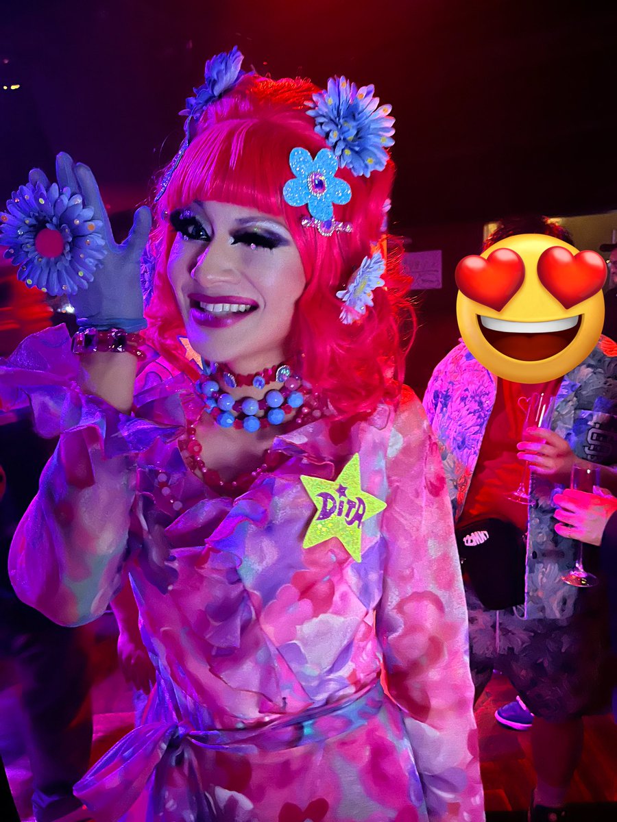 今日は、やっとこ次の仕事の打ち合わせ。
本格的には月末から動き出す感じで、ゆる〜く始まりました。
夜は、さなえナイトにちょこっとだけでしたがさなえさんに逢いに行って来ました😚
久々ピロがネーゼちゃんや、ディタスターマインちゃまにも逢えて嬉しい✨
さなえさん、お誕生日おめでとう👏