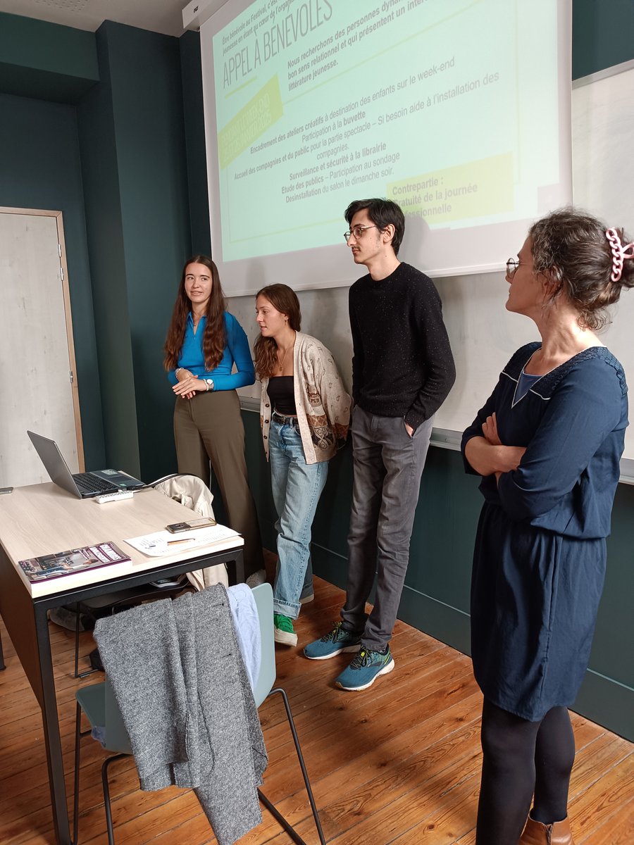 Rencontre avec les M1 et M2 métiers du livre et de l’édition – Parcours métiers du livre jeunesse de <a href="/icttoulouse/">ICT-toulouse.fr</a> . Avec l'équipe du <a href="/FljOccitanie/">Festival du Livre de Jeunesse Occitanie</a> , nous avons eu l'occasion de présenter à des futurs professionnels : l'évènement, sa mise en œuvre et ses acteurs et ses coulisses.