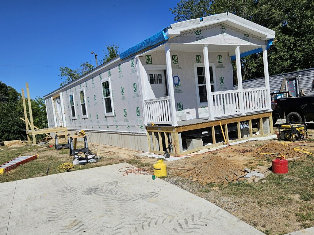 We are LOVING the Halloween decorations at Bermuda Estates this spooky season 👻🎃

Read more about Bermuda Estates and our involvement in this wonderful community here:
vibrantcommunities.us/news/bermudaes…

#affordablehousing #manufacturedhomes #mobilehomes #vahomes