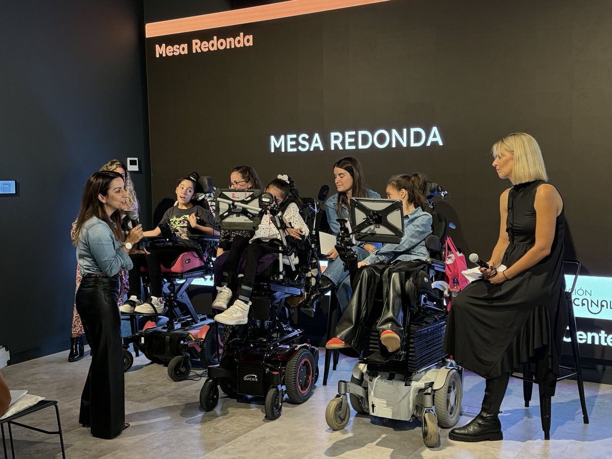 <a href="/LFDPsol/">La Fábrica de Palabras</a> 🎙️ Mesa redonda sobre el #InformeSiesNoesCAA con los aprendices en Com. Alternativa y Aumentativa 
 
👥 Participan 
🔸 Dulce Fernández 
🔸 Gema Canales 
🔸 Laura Caño 
 
Apoyadas por Alicia Gómez, Marga Velázquez y Mónica Leiva de <a href="/LFDPsol/">La Fábrica de Palabras</a> 
 
👩‍⚖️ Modera
🔸 Sol Solis <a href="/LFDPsol/">La Fábrica de Palabras</a>