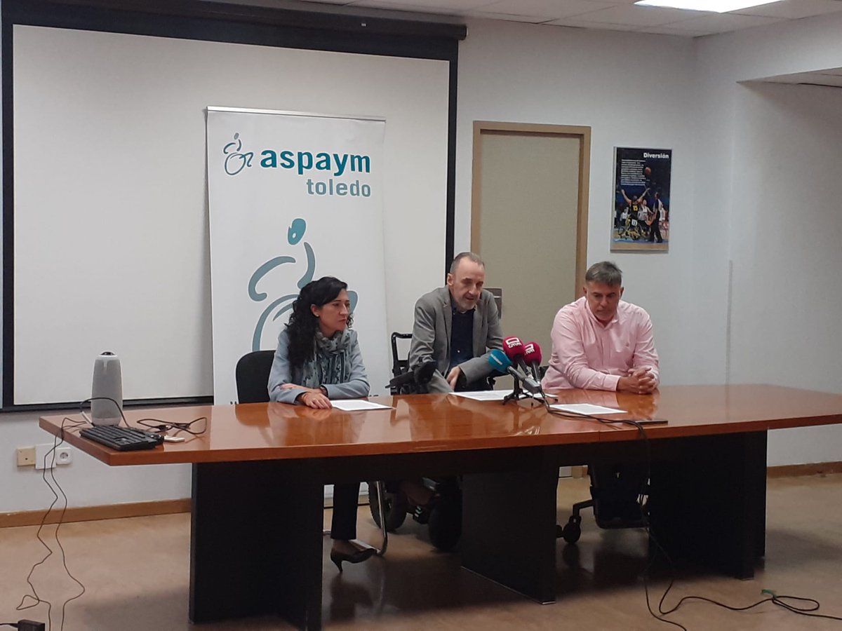 #JPT #Toledo y <a href="/ASPAYMTOLEDO/">ASPAYM TOLEDO</a> han celebrado un acto de sensibilización en el <a href="/HNParaplejicos/">H. N. Parapléjicos</a> dentro de la campaña '¿Qué me va a pasar? ¡Si está aquí al lado!'. El objetivo es concienciar a la población sobre los riesgos de descuidar las precauciones en desplazamientos cortos.