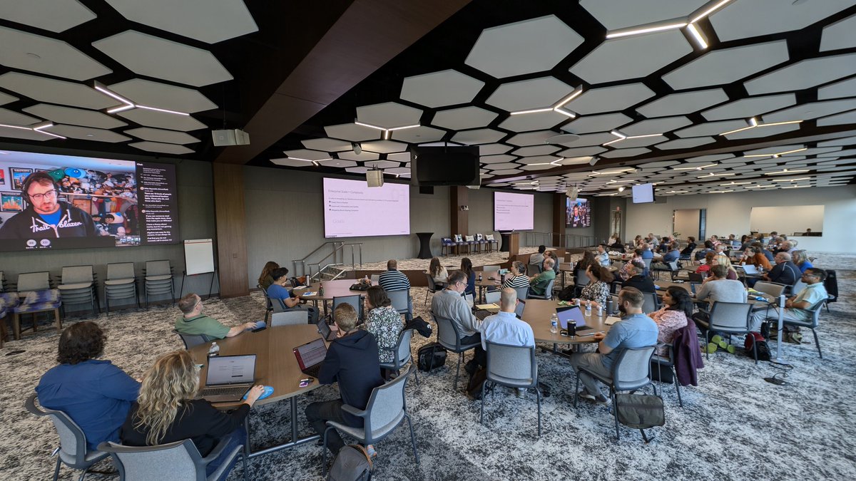 sfdcgeek's tweet image. AMAZING turn out at the Twin Cities Joint User Group!! #Salesforce