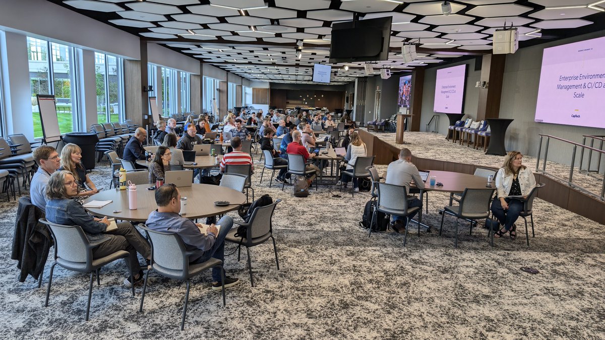 sfdcgeek's tweet image. AMAZING turn out at the Twin Cities Joint User Group!! #Salesforce