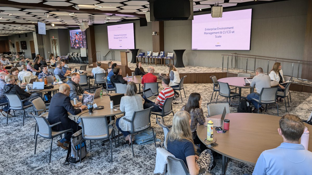 sfdcgeek's tweet image. AMAZING turn out at the Twin Cities Joint User Group!! #Salesforce