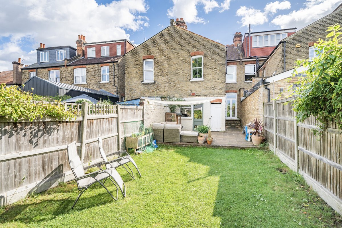 An amazing property to wrap up the week!

📍 Wimbledon, SW19
🏡 Three bedrooms
🏗 Scope to extend (STPP)
🚉 Good transport links
🌳 Large rear garden
💷 £1,350,000

See the full listing: bit.ly/3BCWvv4

#kfhproperty #london #wimbledon #sw19 #propertyforsale #rightmove