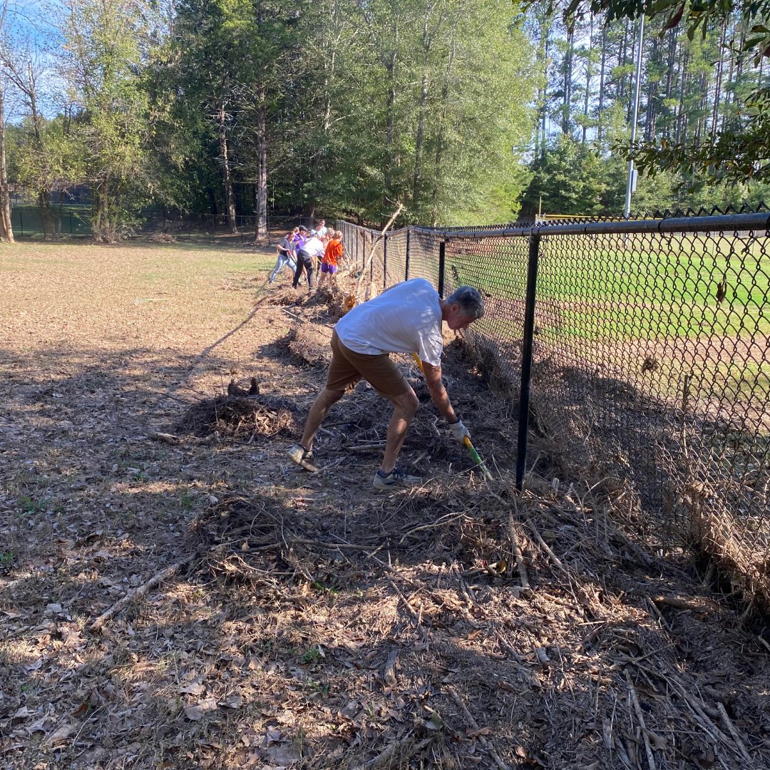 CityofClemson's tweet photo. Huge thanks to Blue Key Clemson for cleaning up our dog park! Your hard work means a lot to our community. #ClemsonStrong #CommunitySpirit https://t.co/ZF4fNAKubG