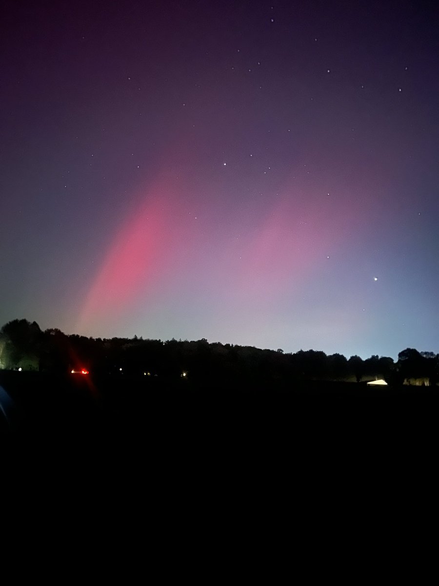 CTjillybean's tweet photo. @BillOzanne Thanks for the Ox Ridge tip.  Drove over at 11pm.  While not as spectacular as earlier in the evening, had a nice view…better than in the woods of North New Canaan (the last photo).  Hoping the sun has woken up and will keep delivering in the months to come!!! https://t.co/62vdUVzvp2