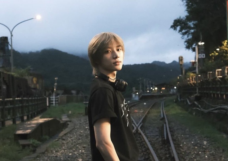 sostayzz's tweet photo. ╭🧸📷╮
C𝓾te be𝒶r photo | #yeongyu au

Donde bg es el chico más lindo de Daegu, yj un fotógrafo visitante que necesita un tiempo fuera del trabajo laboral....y este al verlo queda impresionado ante alguien tan lindo como un ángel 🪽 https://t.co/X9EJ4CNSTf