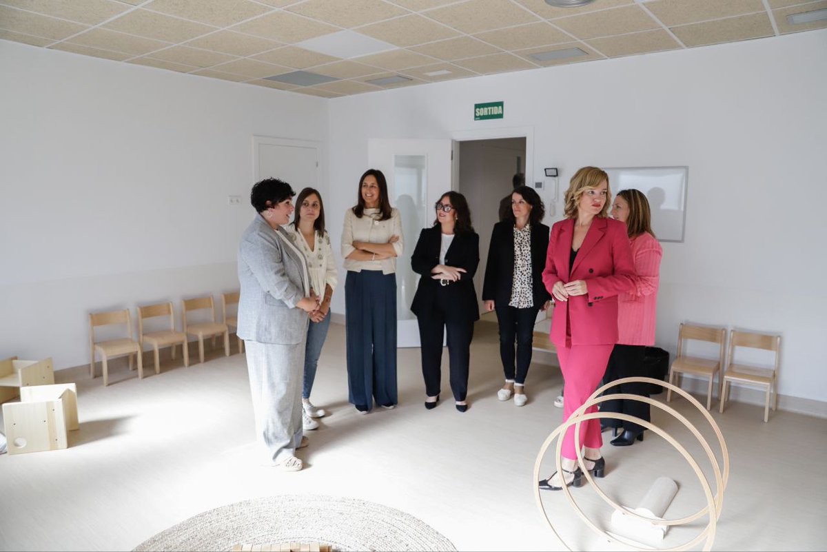 L'etapa educativa de 0 a 3 és fonamental per al desenvolupament dels infants, per la reducció de desigualtats i per la detecció precoç de trastorns de l'aprenentatge. 

Una idea compartida amb la ministra d'Educació, <a href="/Pilar_Alegria/">Pilar Alegría</a>, i l'alcaldessa de Santa Coloma de Gramenet,