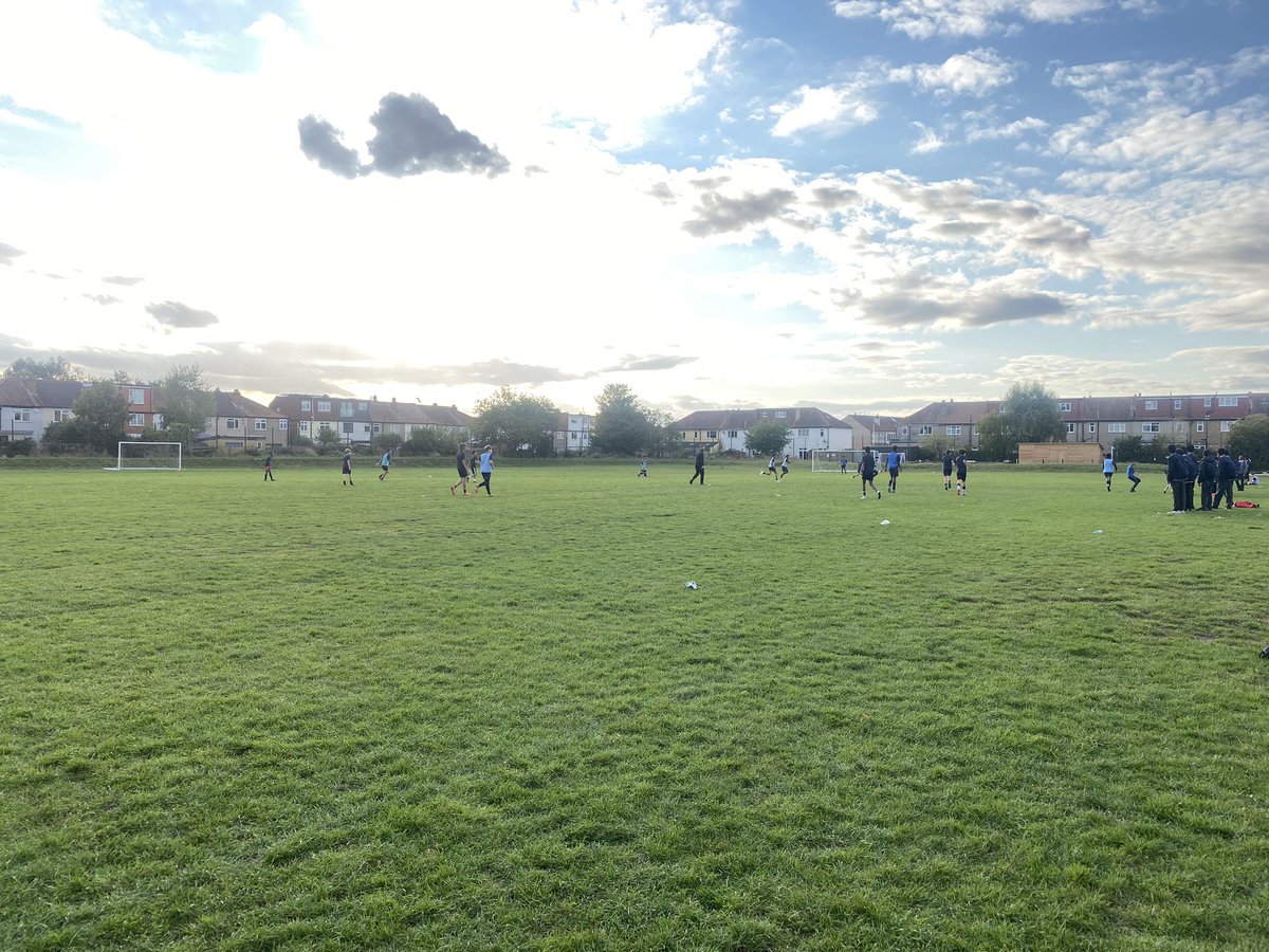 Y8 v Y9 football match. Well done to both teams putting in fantastic effort and working excellently as a team. Congratulations to Y9 winning 3-0 🎉