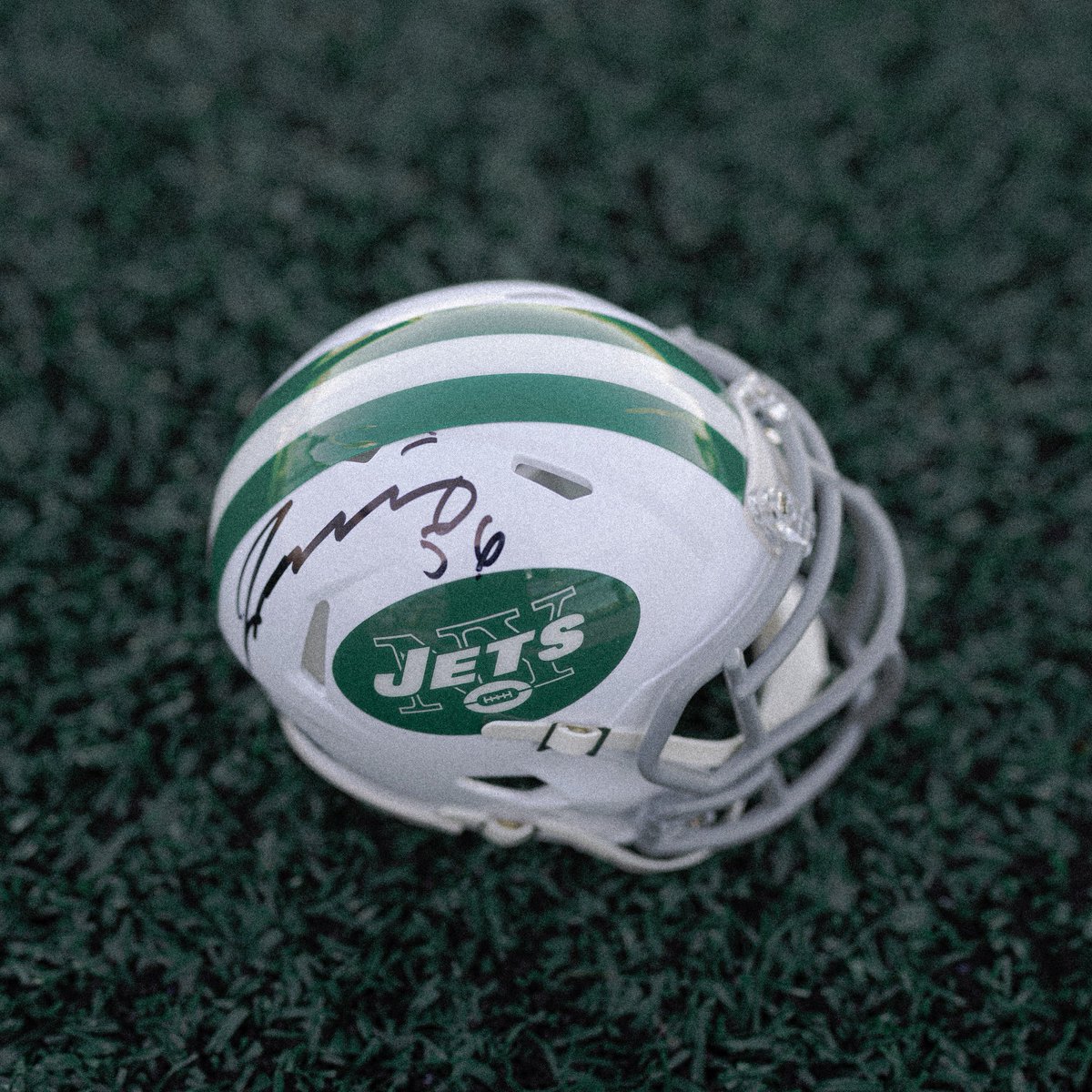 Woody Johnson (@woodyjohnson4) on Twitter photo A Classic helmet for Classics Week. Who wants this one signed by <a href="/quincywilliams_/">Quincy Williams</a> ?
Follow and retweet for a chance to win.
Rules: bit.ly/401V979 #Sweepstakes A Classic helmet for Classics Week. Who wants this one signed by <a href="/quincywilliams_/">Quincy Williams</a> ?
Follow and retweet for a chance to win.
Rules: bit.ly/401V979 #Sweepstakes