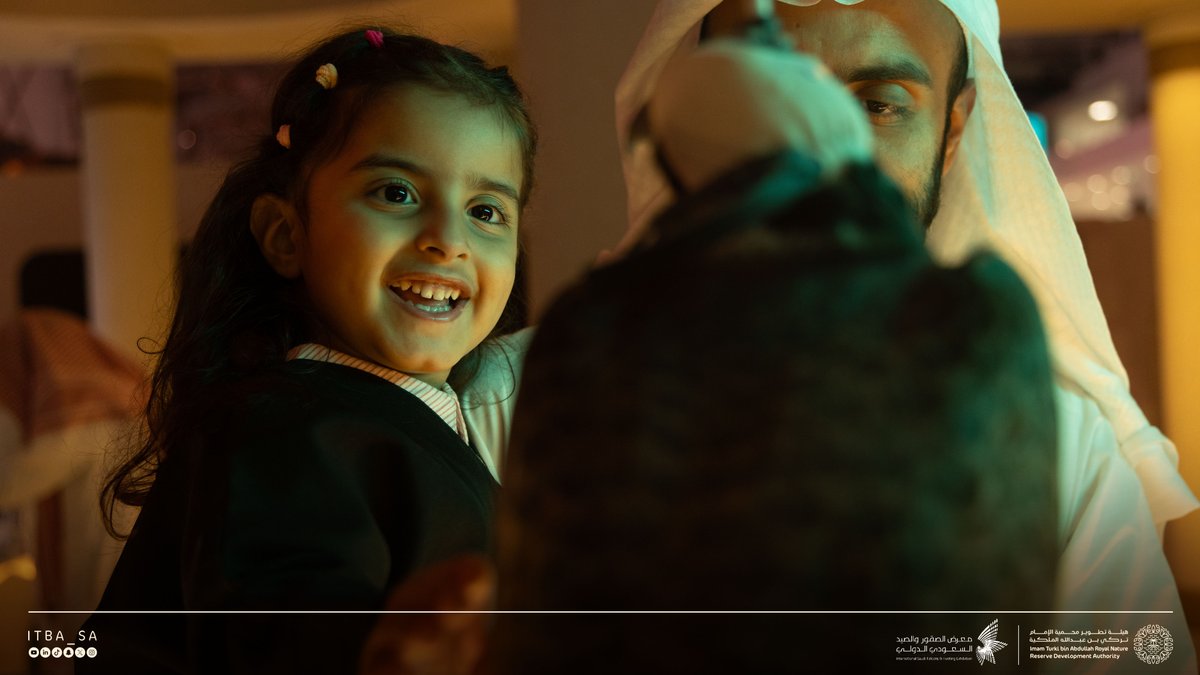 ITBA_SA's tweet photo. لحظات جميلة يعيشها زوارنا بالتعرف على موروثنا وأصالته.
#معرض_الصقور_والصيد_السعودي_الدولي https://t.co/wYttIVMNZl