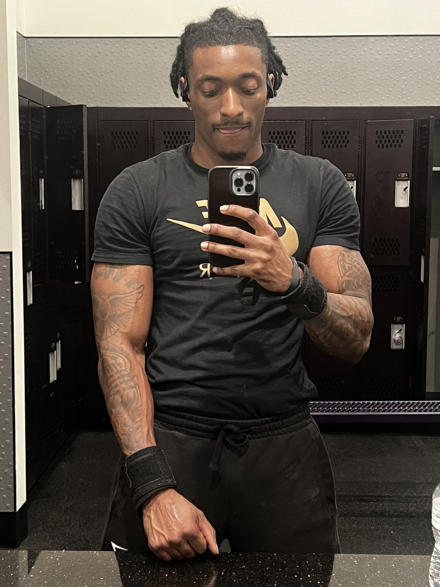 No lil pup only big dawg status over here 💪🏾