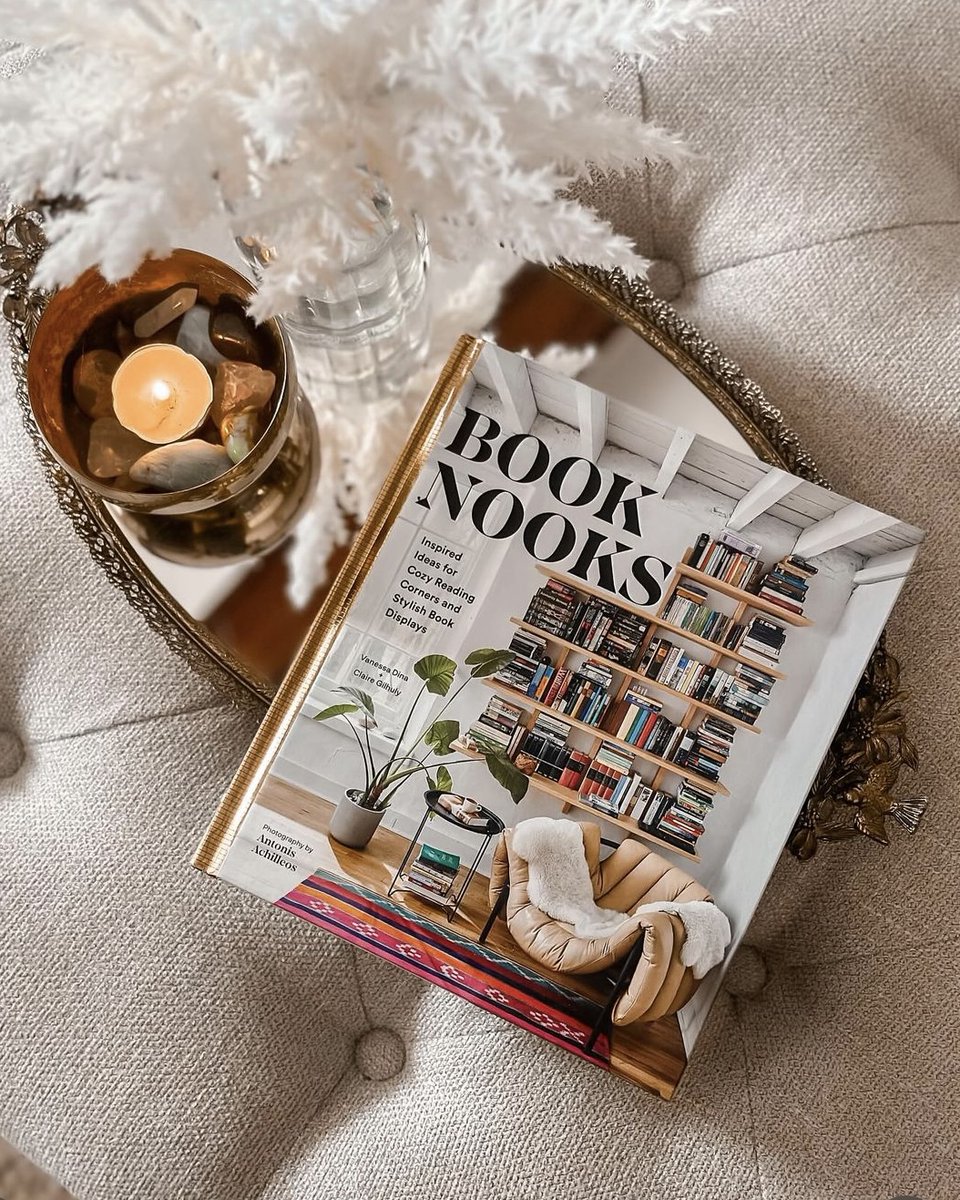 Weekends spent reading good books📚 — What are you reading this weekend?

📸 IG: @chaptersofchase

__
#October #BookNooks #fallreading #weekendreads #bookstagram #ChronicleBooks