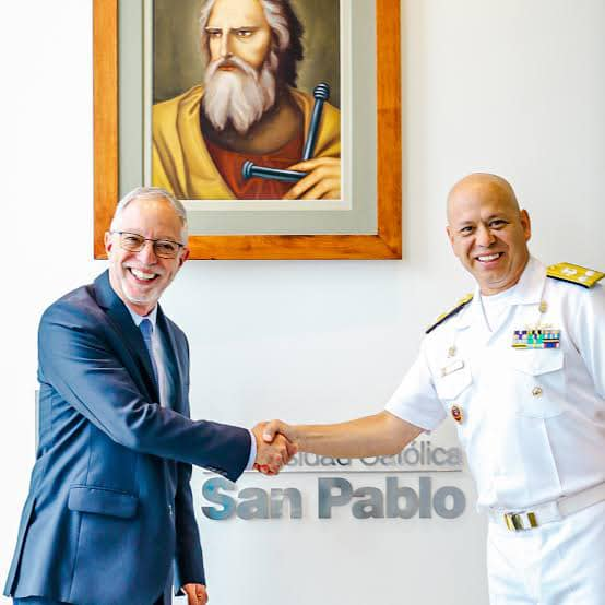 🇵🇪 Contralmirante de la Marina del Perú, tiene vínculo con China y se burla de la Pesca 🐙

Fue agregado naval en la República Popular de China,  2 años desde el 2018. Ahora es Comandante de la Tercera Zona Naval.