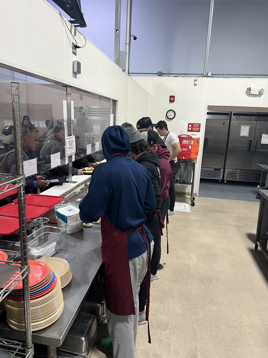 RonSiersJr's tweet image. Team 6 @SalisburyBB successfully served 75 food insecure members of our community this morning at HALO. Thanks, @dsp643 and @su_pds Sara Elburn for your servant leadership! #ServantLeadership #GoGulls @lahenry96 @MG_Polizzi @SUSeaGulls