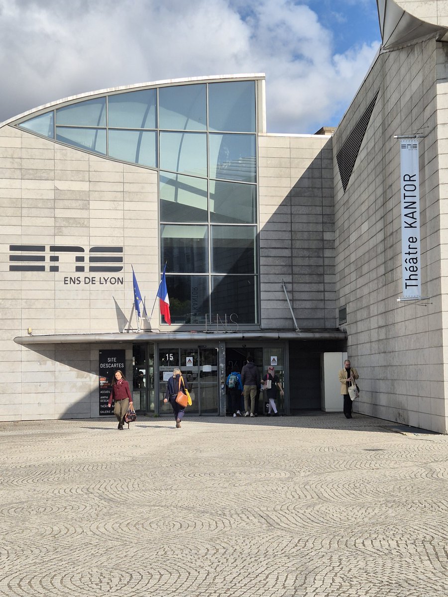 Florent Chossière (@fchossiere) on Twitter photo Retour à l’École 🧑🏫
Plusieurs années après avoir suivi le cursus <a href="/LyonMasterscso/">Master ScSo Lyon</a> <a href="/des_ens/">Département des sciences sociales - ENS de Lyon</a> de l’@ENSdeLyon, ce fut un plaisir de contribuer à mon tour à cette formation en intervenant auprès des étudiants du parcours Migrations ! Retour à l’École 🧑🏫
Plusieurs années après avoir suivi le cursus <a href="/LyonMasterscso/">Master ScSo Lyon</a> <a href="/des_ens/">Département des sciences sociales - ENS de Lyon</a> de l’@ENSdeLyon, ce fut un plaisir de contribuer à mon tour à cette formation en intervenant auprès des étudiants du parcours Migrations !