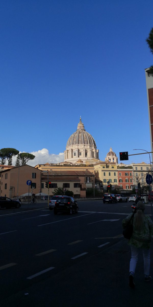 Lo splendido sole di #Roma col cupolone.

#Italia #italy #Vatican #photography #bestphotochallenge