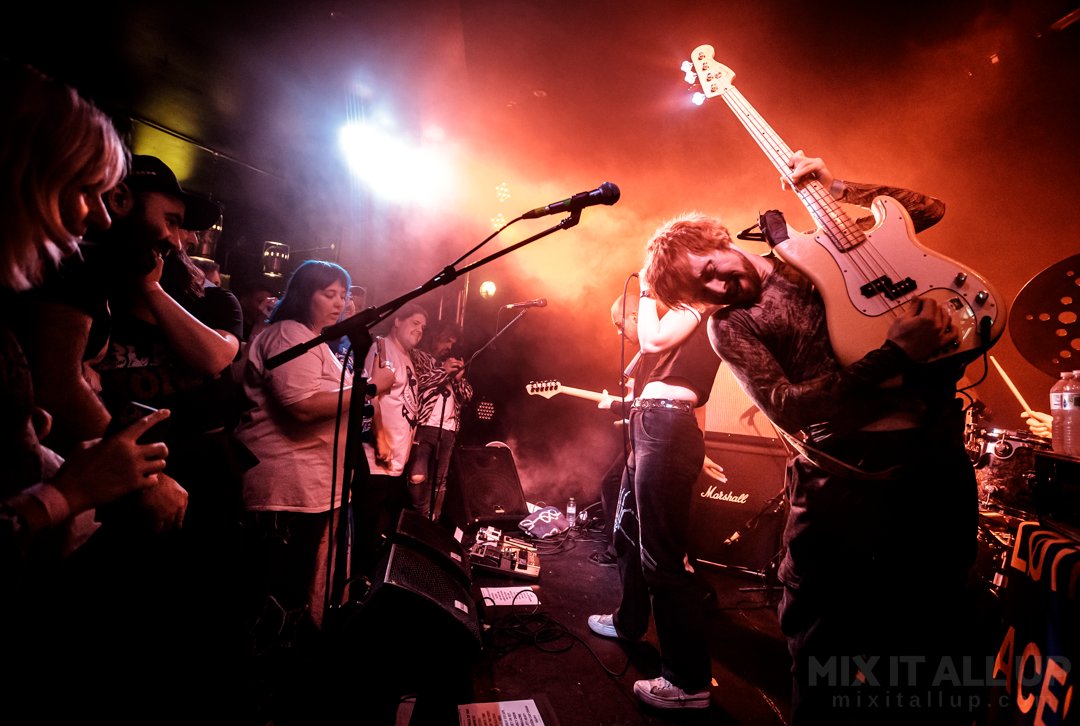 Mix It All Up (@mixingitallup) on Twitter photo Photos: <a href="/nightcurrents/">Night Currents Festival</a> Festival, Portsmouth - 05/10/2024 (Part 2)
Featuring: <a href="/wearecoachparty/">🤍 Coach Party 🤍</a> <a href="/courtingband/">Courting</a> <a href="/itsaziya/">AZIYA</a> <a href="/slotfaceband/">SLØTFACE</a> <a href="/ph0ebegreen/">phoebe green</a> and <a href="/_LooseArticles/">Loose Articles</a> !
See more photos here: mixitallup.com/2024/10/11/pho… Photos: <a href="/nightcurrents/">Night Currents Festival</a> Festival, Portsmouth - 05/10/2024 (Part 2)
Featuring: <a href="/wearecoachparty/">🤍 Coach Party 🤍</a> <a href="/courtingband/">Courting</a> <a href="/itsaziya/">AZIYA</a> <a href="/slotfaceband/">SLØTFACE</a> <a href="/ph0ebegreen/">phoebe green</a> and <a href="/_LooseArticles/">Loose Articles</a> !
See more photos here: mixitallup.com/2024/10/11/pho…