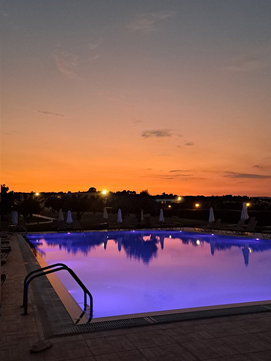 NeilsonLevante's tweet photo. Another action-packed day comes to a close with a beautiful sunset! #sunsets #GoodEnergy @neilsonholidays https://t.co/BJ7JNmK8Qp