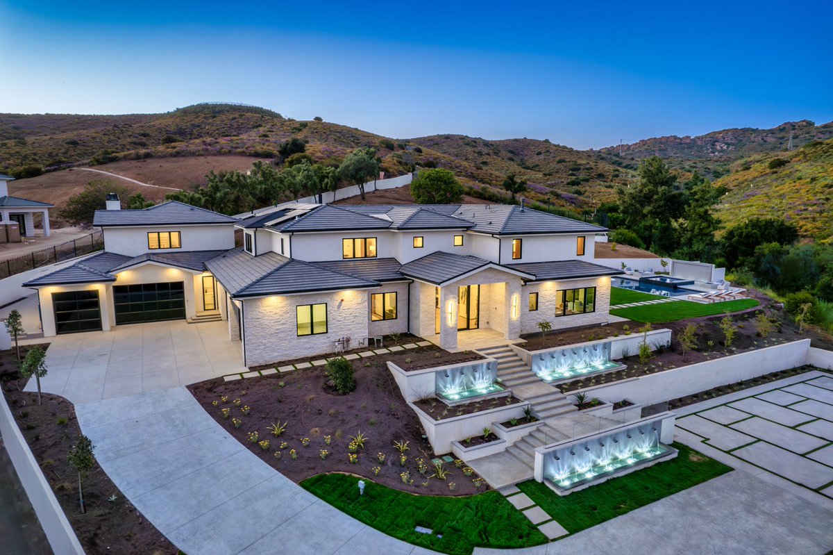 JordanCohen21's tweet photo. Grateful to close the week with an epic full price sale! Huge thanks to my sellers for hiring me! Sold $8,250,000 #northranch #westlakevillage #RealEstate #realtorlife https://t.co/Fukpz2yLSF