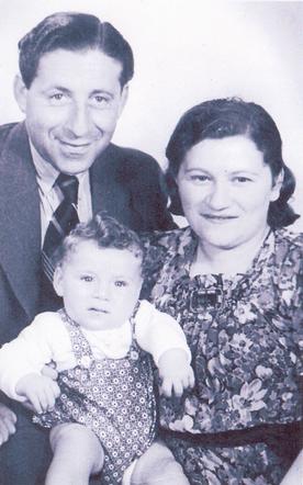 11 October 1941 | Dutch Jewish boy, Heinrich Lange, was born in Amsterdam.

He was deported to #Auschwitz from #Westerbork in July 1942. He was murdered in a gas chamber after arrival selection with his mother Berta. His father Hans perished in the camp in September 1942.