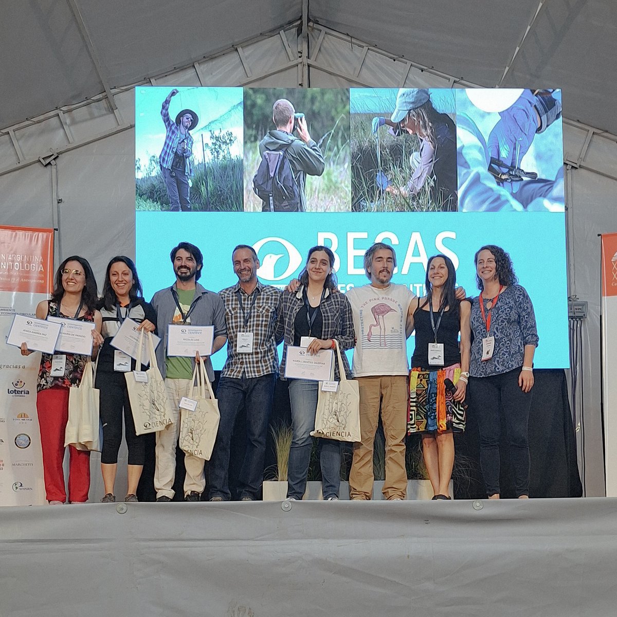 ✨ ¡Felicitamos a los ganadores de las Becas Aves Argentinas 2024! 🌿 Agradecemos a todos los postulantes por sus proyectos y dedicación. D. Tamburini <a href="/aylendeprinzio/">aylendeprinzio</a> Luciana López <a href="/NicolasLois/">Nicolás Lois</a> <a href="/LlambiasPaulo/">Paulo Llambias</a> <a href="/July_Benitezs/">Juliana Benitez</a> <a href="/kinipolegus/">Kini Roesler</a> Gabriela Palacios <a href="/cynursino/">cynursino</a> <a href="/JesipazAndrea/">Jesica Paz</a>