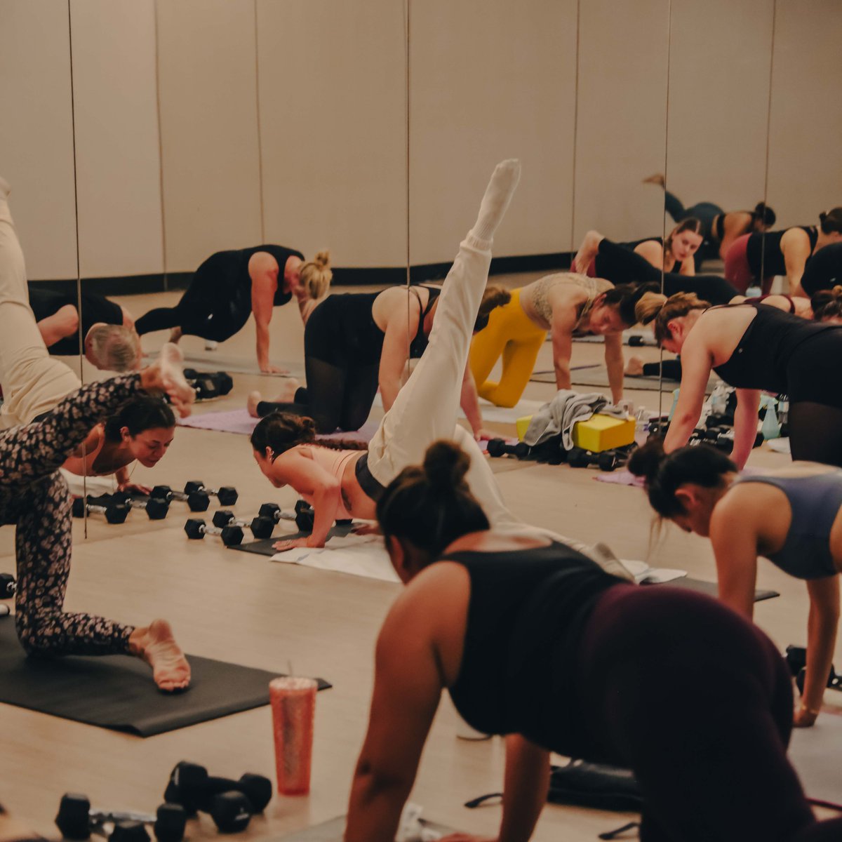 CorePowerYoga's tweet image. Our new Costa Mesa studio is OPEN! 🌟 Come flow with us, Orange County! Discover the latest addition to our CorePower community with this link: bit.ly/3XURSoF
 
#costamesa #newyogastudio #yogacommunity #corepoweryoga #corepowercommunity #costamesayoga
📸: