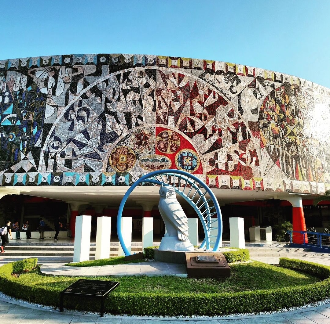 ¿Sabías que el mural "Integración y pensamiento" de la <a href="/FCQ_UANL/">FCQ UANL</a> tiene una extensión de 480 metros? Agradecemos a Diana Sotelo por esta bella postal. #FotoDelDía 📸 #PicUANL
 
¿Tú también tienes fotografías que nos quieras compartir? Envíanoslas al correo: redessociales@uanl.mx