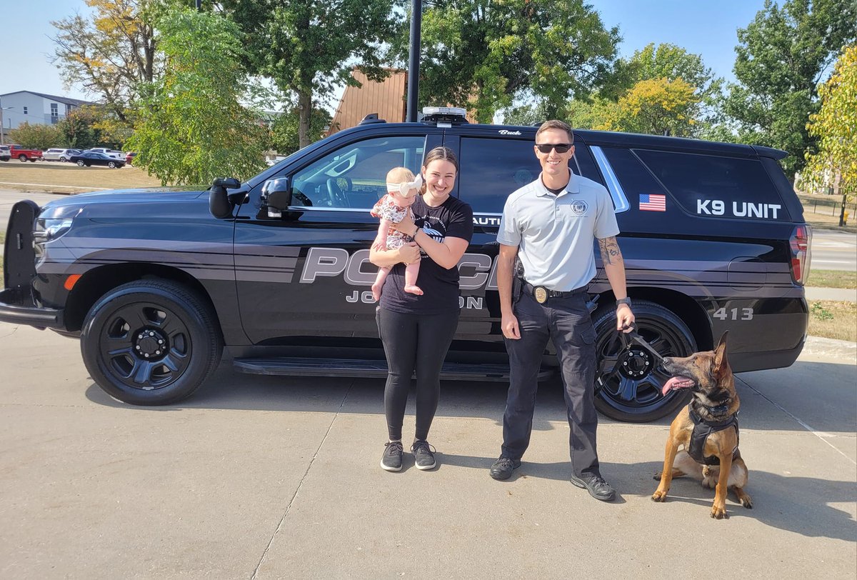 Century_Way's tweet image. We donated our smoked chicken feet to Johnston K9 Officer, Buck! Thank you Officer Petermeier and Officer Buck for keeping our community safe!
