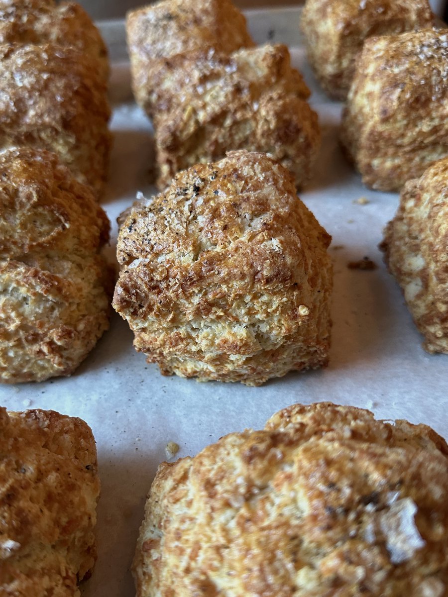Cacio e pepe biscuits